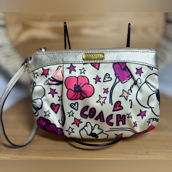 Coach Poppy Kyra Floral Print Pleated Wristlet - Picture 1 of 7